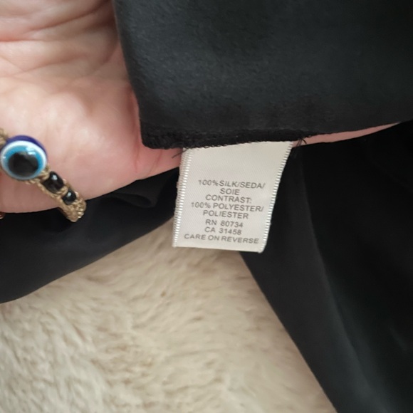 BCBGMaxAzria Black Sleeveless V-Neck dress. Sequin detail - Picture 6 of 8